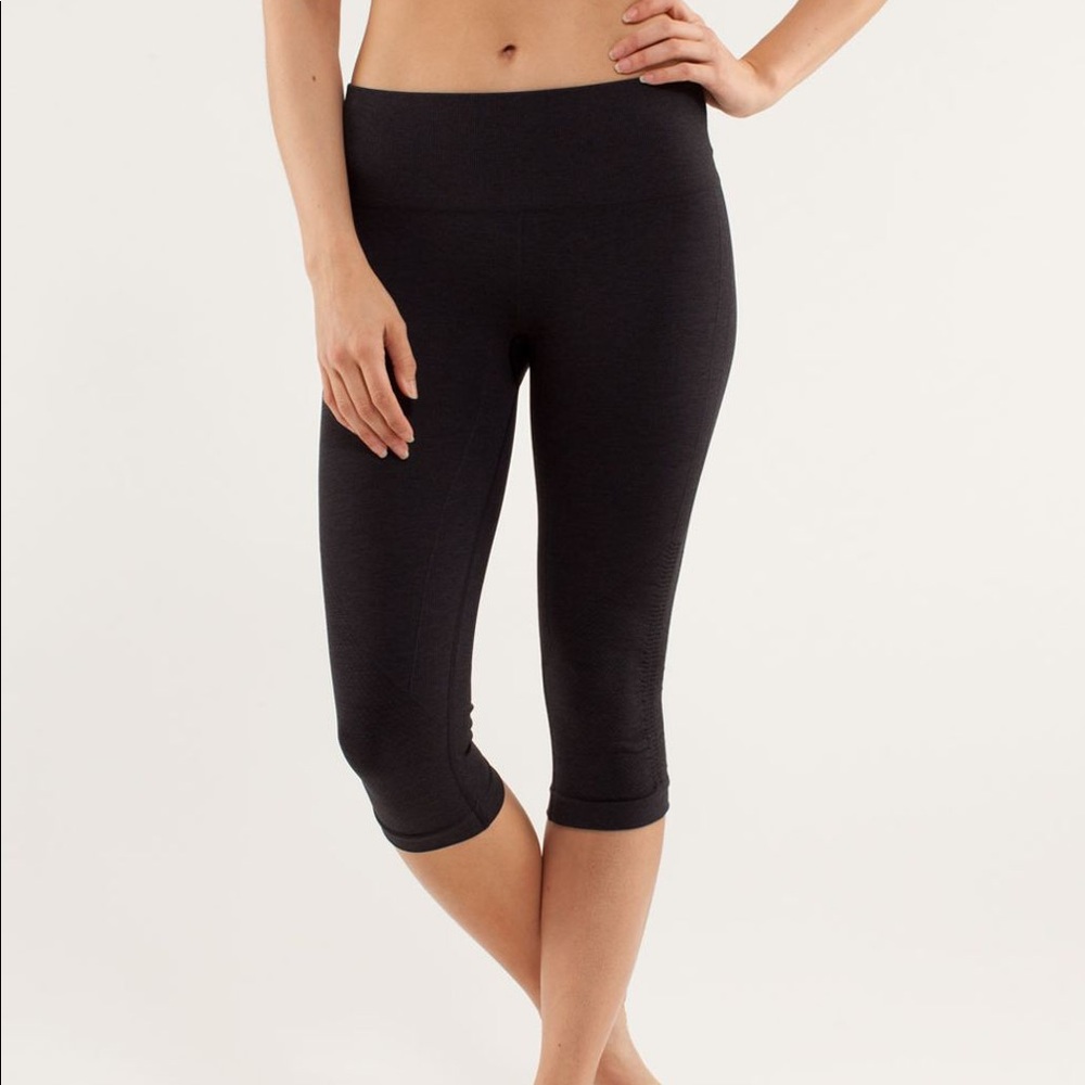 Lulu Lemon cropped black leggings